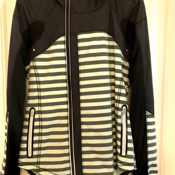 Lululemon Run : Get up and glow jacket mint moment size 6 - Picture 10 of 14